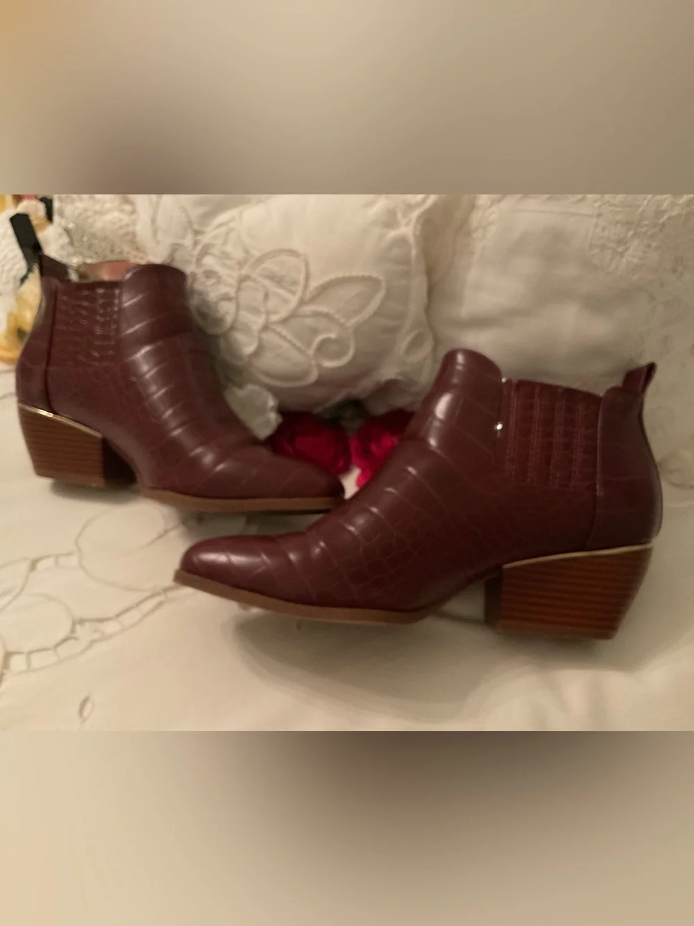 “NEW DIRECTIONS” BURGENDY RED CROC EMBOSSED FAUX LEATHER ANKLE BOOTS, SIZE 7.5
